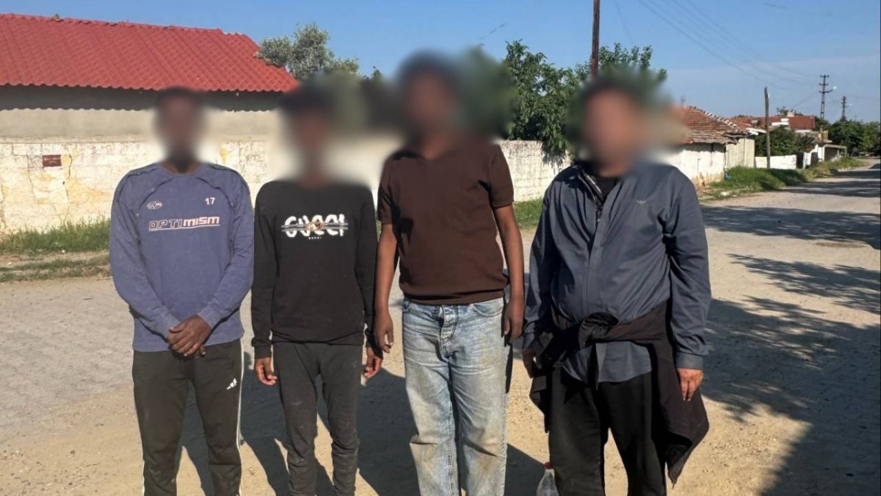 Edirne'nin Uzunköprü ilçesinde 32 düzensiz göçmen yakalandı.